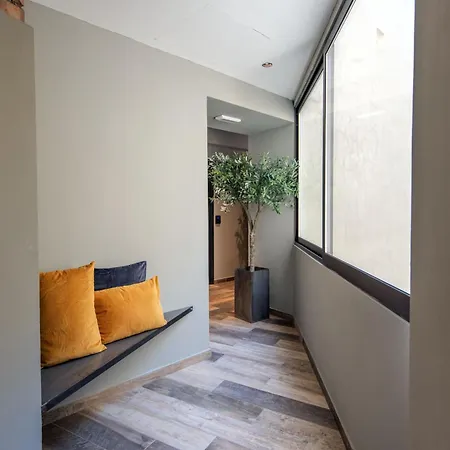 Urbane 44