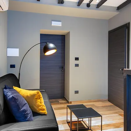 Urbane 44 4*