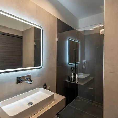 Urbane 44 4*