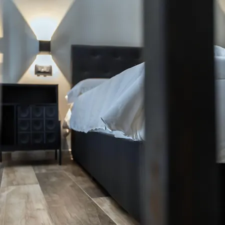 Urbane 44 Pensionat 4*