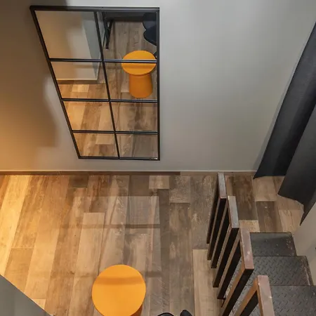 Urbane 44 4*