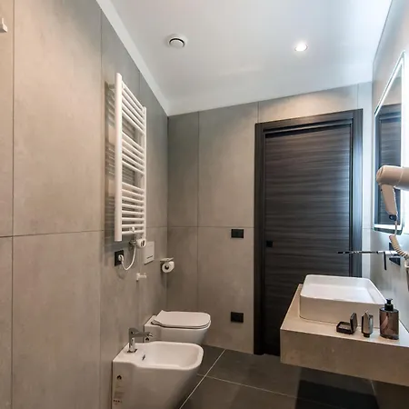 Urbane 44 4* Neapel