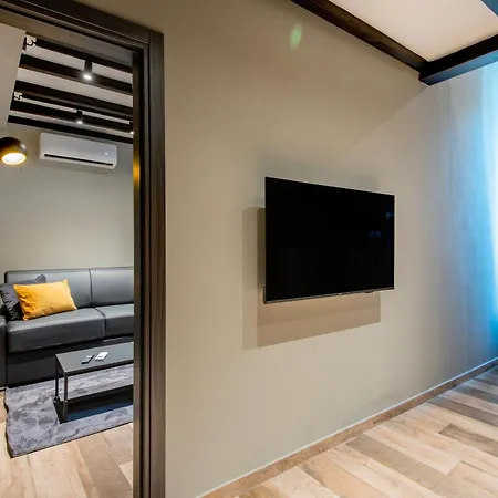 Urbane 44